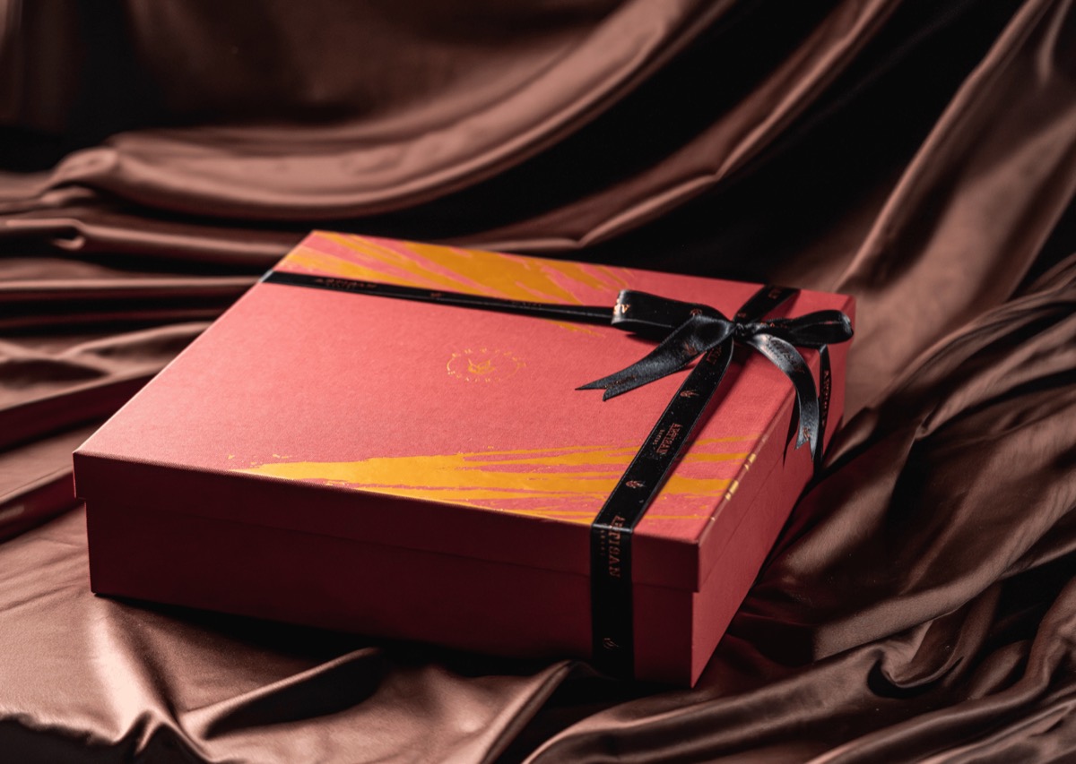 Veloura package design